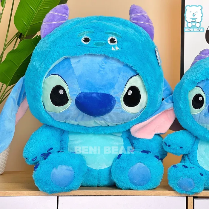 Gấu bông Stitch cosplay Sulley 55cm chụp ánh sáng tự nhiên, cực xinh trong phòng ngủ