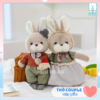 Thỏ Bông Bunny & Daisy diện trang phục cổ điển, chất vải mềm mại, kích thước 25cm, thích hợp làm quà tặng ý nghĩa.