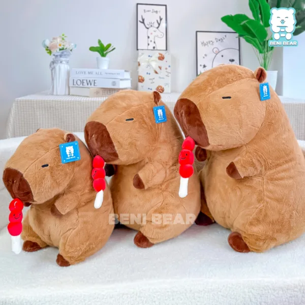 Capybara ngồi lim dim chill cùng xiên kẹo, đúng kiểu "ăn là đỉnh cao của thư giãn".