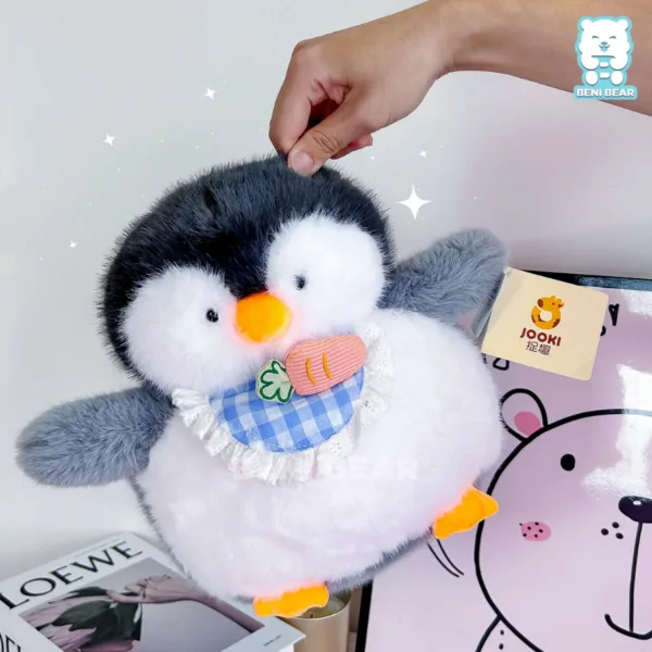 Gấu bông Jooki Cánh Cụt Đeo Yếm – tay cầm, kích thước 30cm, màu xám trắng đáng yêu