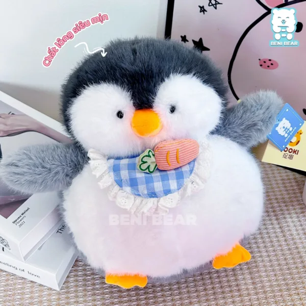 Jooki Cánh Cụt chất lông siêu mịn, đeo yếm caro xanh trắng thêu cà rốt