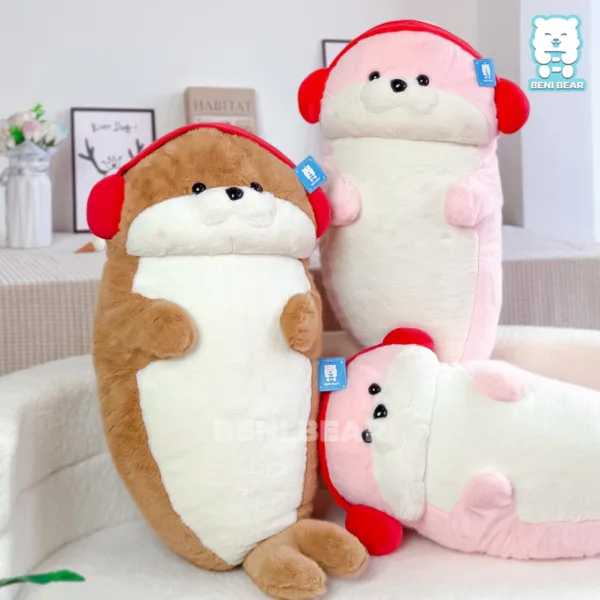 🌸 Rái cá nằm dài êm ái – cực hợp decor góc học tập, phòng ngủ, kệ sách hoặc ghế sofa pastel