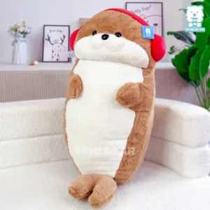 Rái cá chill chill với tai nghe đỏ nổi bật – chuẩn gối ôm cho những ngày cần “chữa lành” cảm xúc