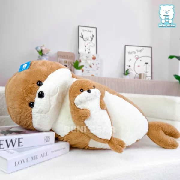 Mỗi cái ôm là một lời nhắn: “Ở đây có em, cứ yên tâm nghỉ ngơi nhé!”