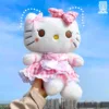 Gấu bông Kitty váy hồng nổi bật với nơ to và váy bèo công chúa