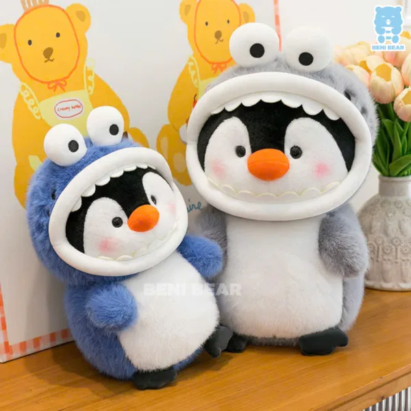 Hai chú cánh cụt đội đầu cá mập, má phúng phính, cùng nhau chill siêu ngộ nghĩnh