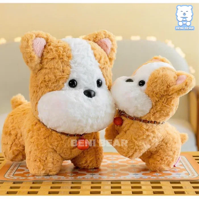 Chó Xù Đeo Chuông với chiếc chuông nhỏ đáng yêu ở cổ: Tạo điểm nhấn sinh động, mỗi bước lắc nhẹ lại phát ra âm thanh leng keng siêu vui tai.