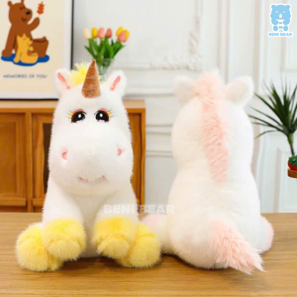 Gấu bông kỳ lân chibi chụp trước và sau, sừng vàng, chân vàng, đuôi hồng cực dễ thương