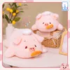 Heo Tròn Đầu Bếp biểu cảm ngộ nghĩnh, ngậm chiếc bánh mì bông siêu đáng yêu.