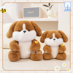 Chó Nâu Ong Vàng nổi bật với đôi tai dài và ong vàng đính ở tay.
