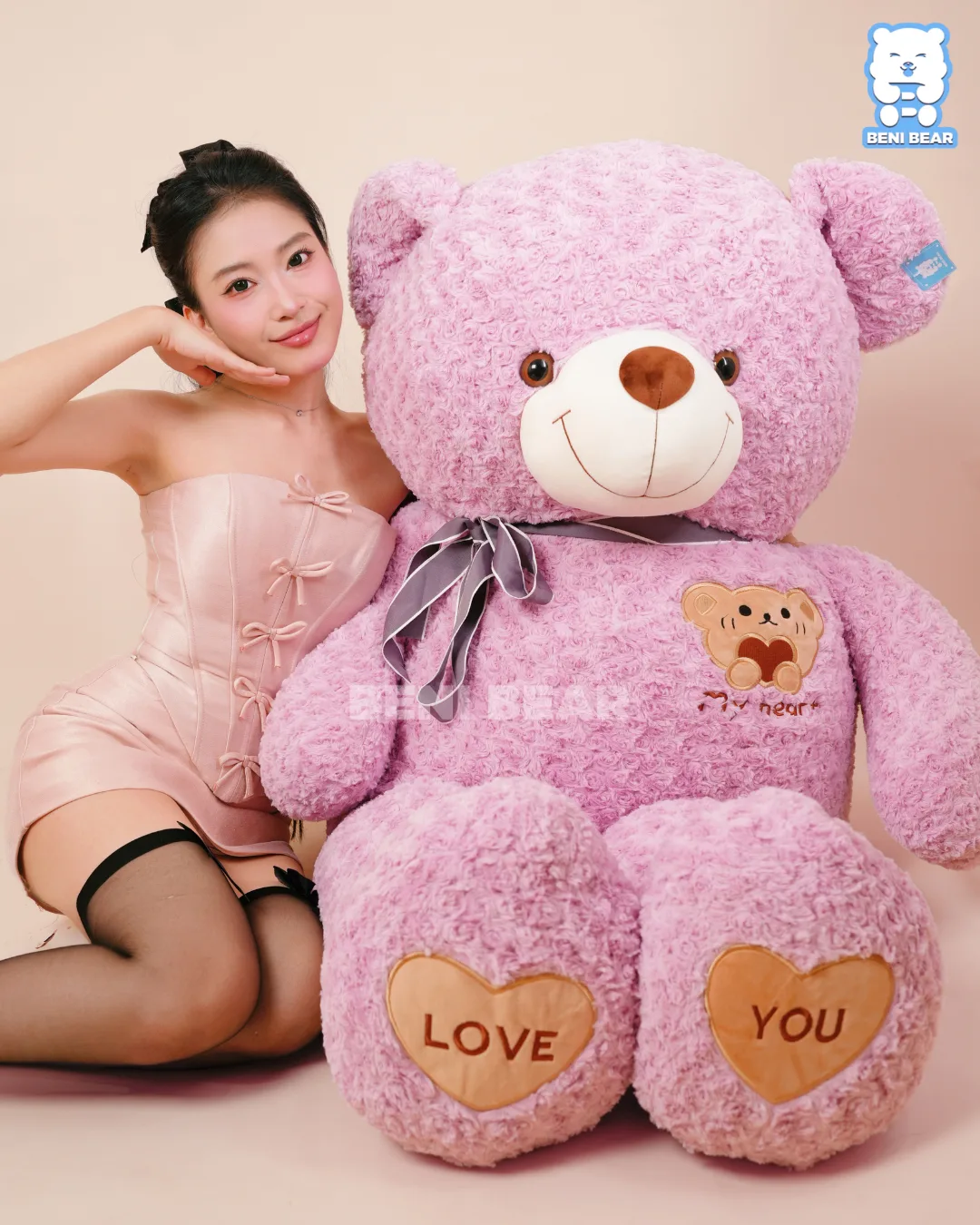 Gấu ngồi ngoan như cục bông khổng lồ – ôm là thấy yêu rồi đó!