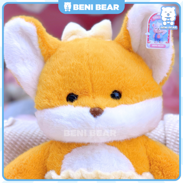 Cận cảnh khuôn mặt gấu bông Cáo Baby, má hồng, tai to dễ thương.