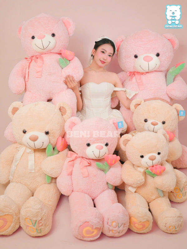 Hình ảnh sản phẩm Gấu Teddy Ôm Hoa Thêu Tim Love
