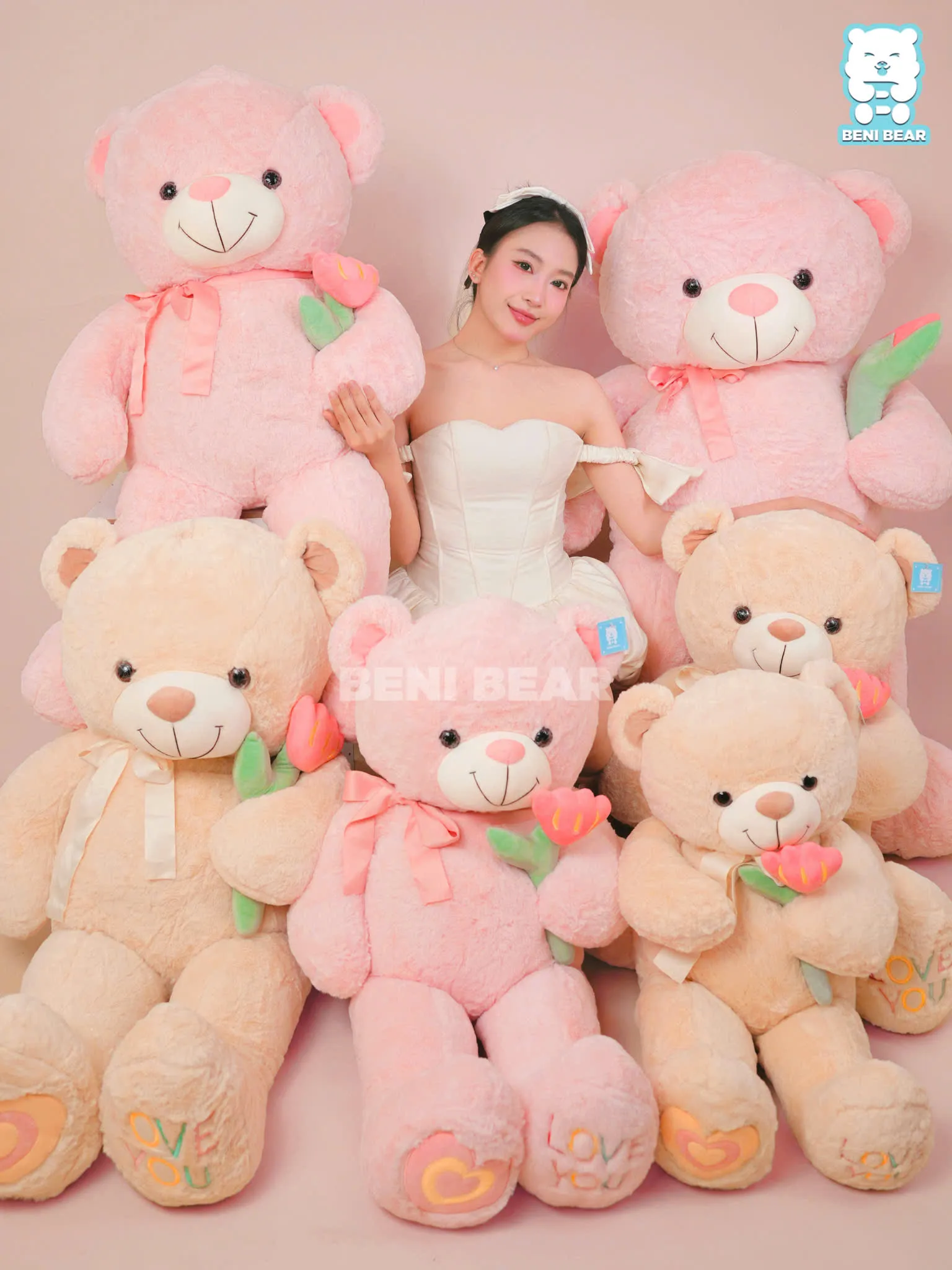 Hình ảnh sản phẩm Gấu Teddy Ôm Hoa Thêu Tim Love