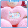 Cận cảnh trái tim Happy trên gấu Teddy màu hồng, chi tiết thêu.