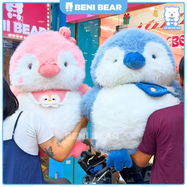 Siêu phẩm thú nhồi bông cánh cụt đeo yếm, giao diện cute lạc lối. Món quà ý nghĩa, gửi gắm yêu thương ngọt ngào.